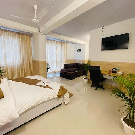 Hotel Relax In - Noida Sector 18 Екстер'єр фото