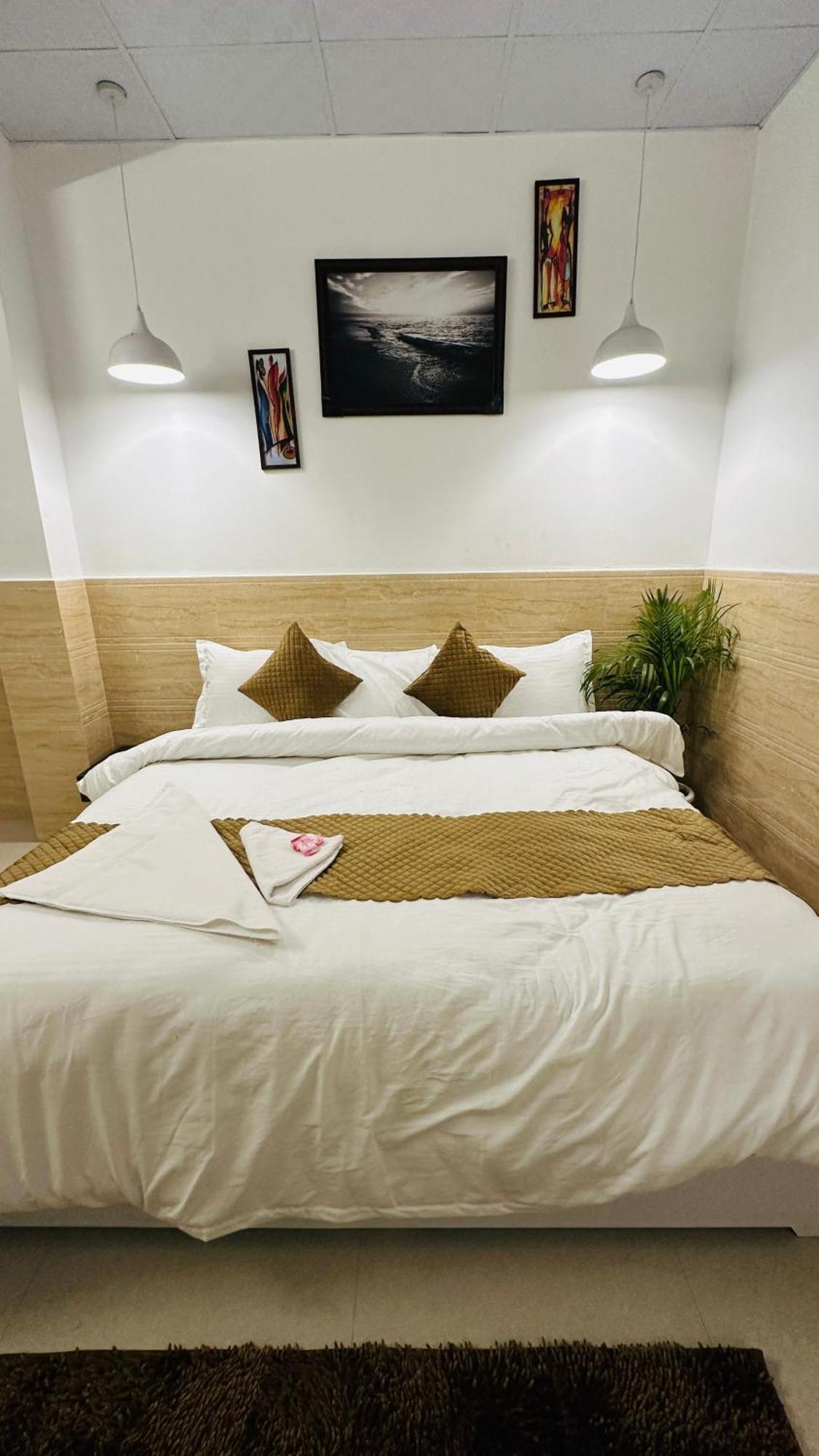 Hotel Relax In - Noida Sector 18 Екстер'єр фото