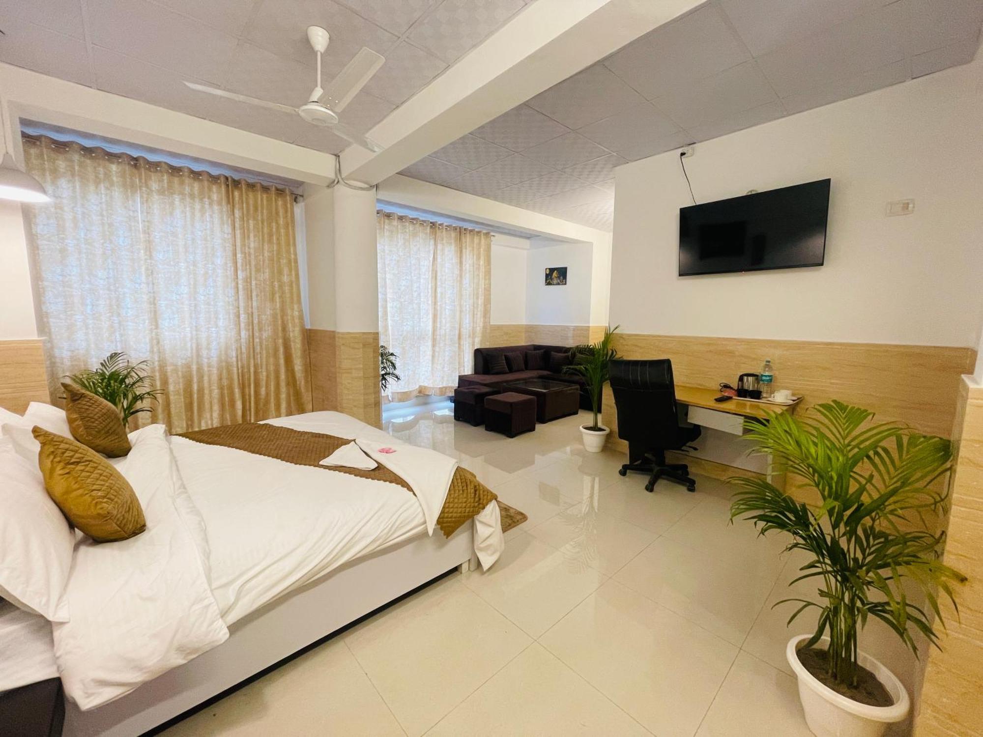 Hotel Relax In - Noida Sector 18 Екстер'єр фото