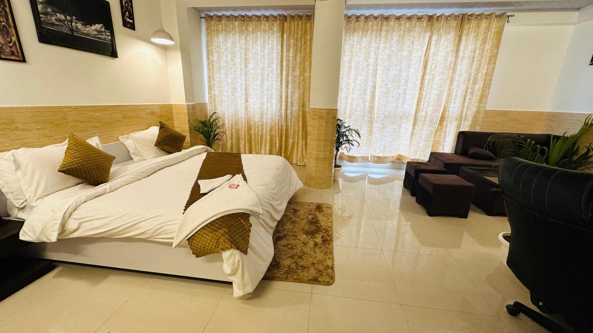 Hotel Relax In - Noida Sector 18 Екстер'єр фото