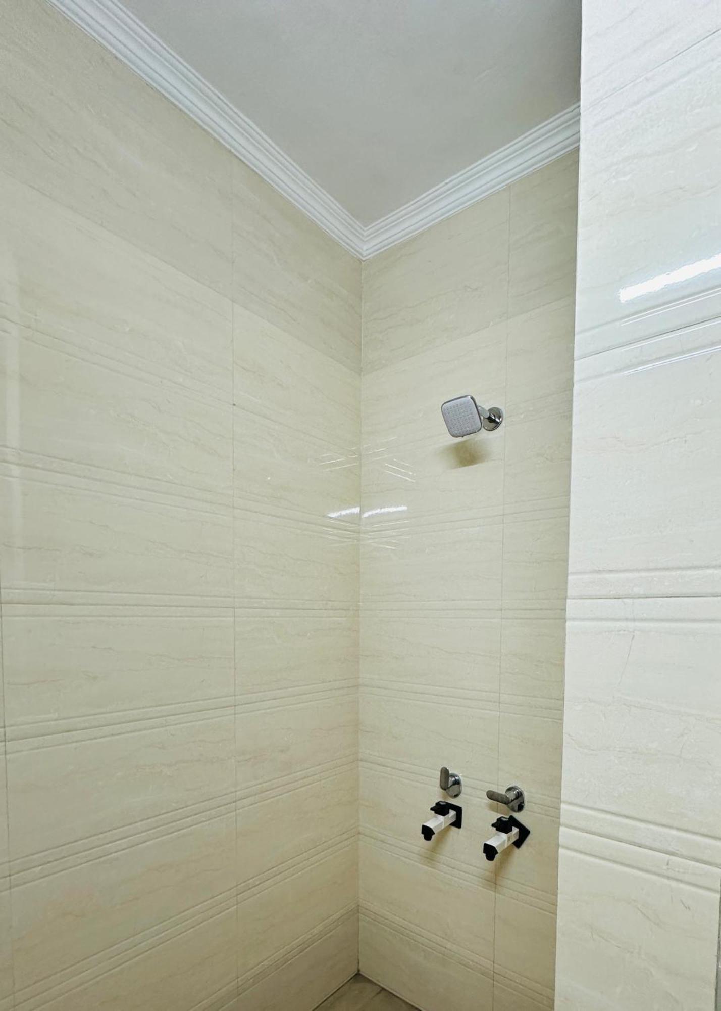Hotel Relax In - Noida Sector 18 Екстер'єр фото