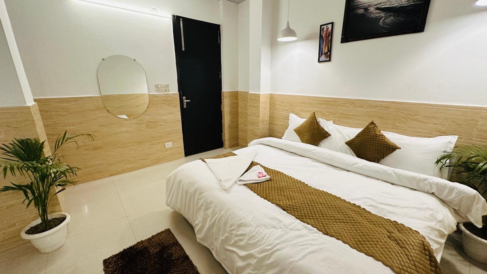 Hotel Relax In - Noida Sector 18 Екстер'єр фото